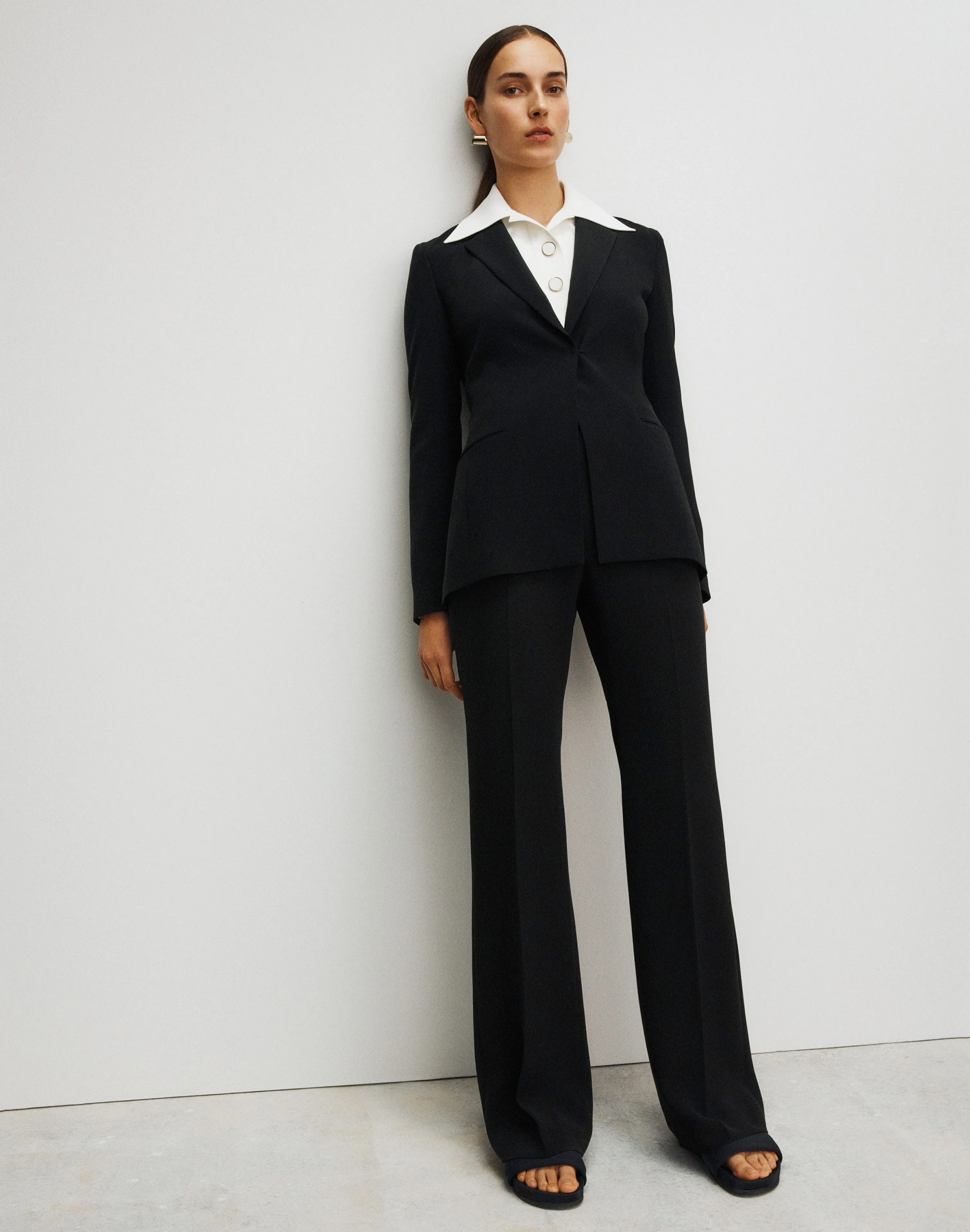 Finesse Crepe Gates Side-Zip Flared Pant